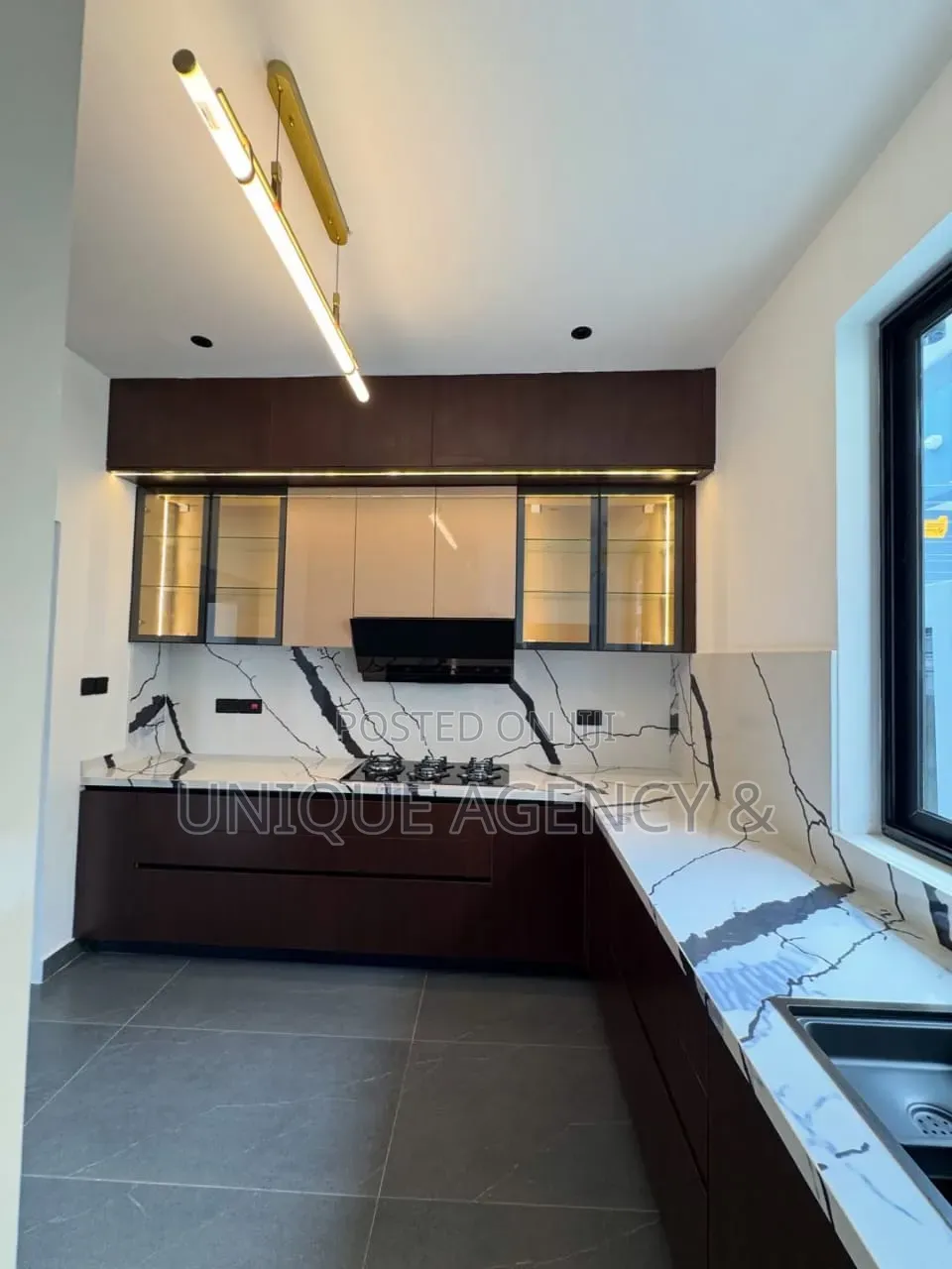 4bdrm Duplex in Market for sale