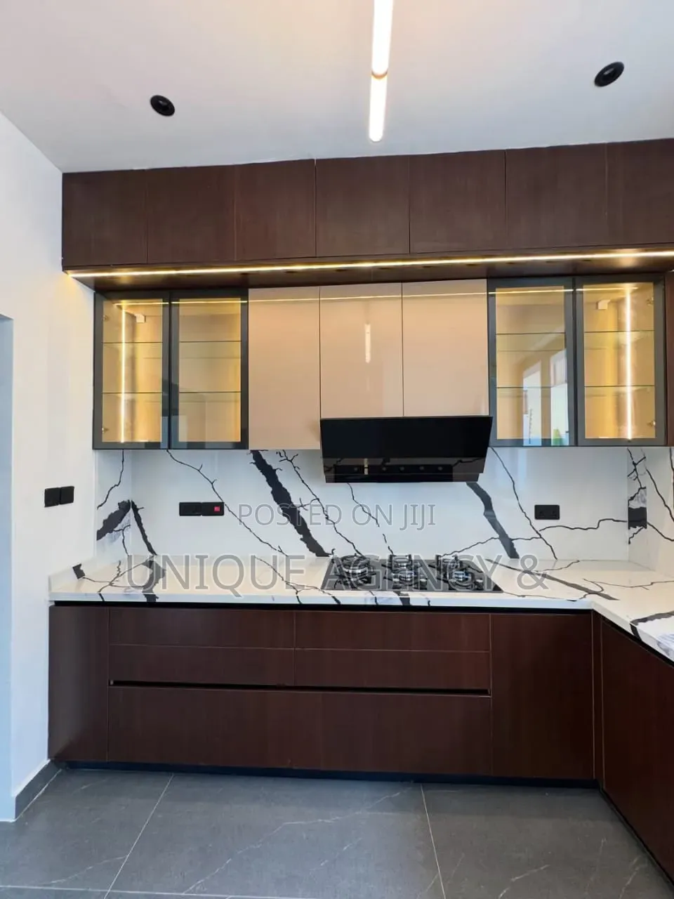 4bdrm Duplex in Market for sale
