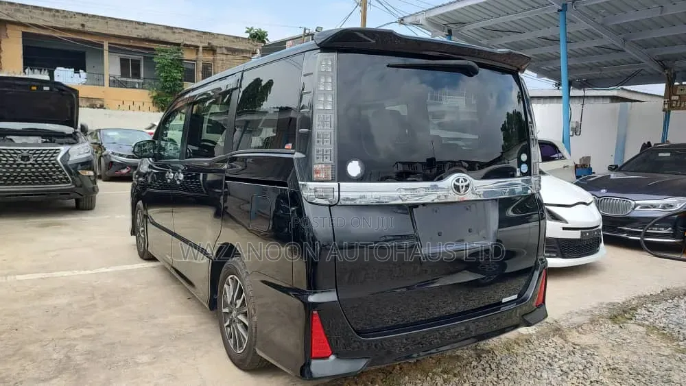Toyota Voxy 2016 Black