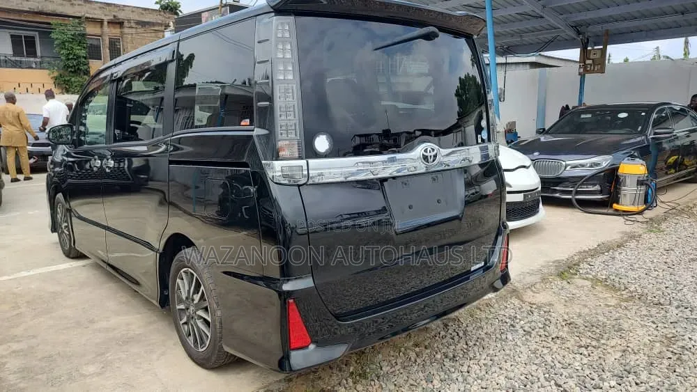 Toyota Voxy 2016 Black