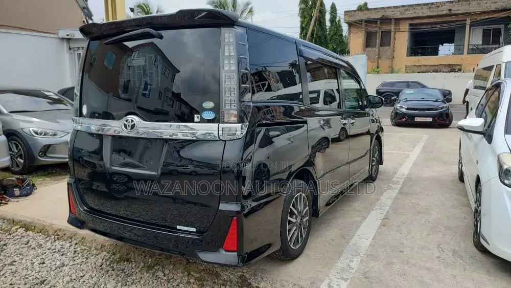 Toyota Voxy 2016 Black