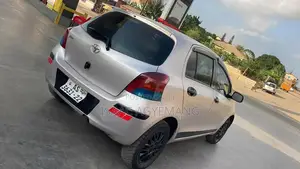 Toyota Vitz 2010 Silver