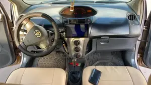 Toyota Vitz 2010 Silver