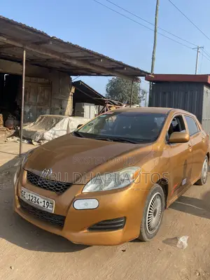 Toyota Matrix XR Hatchback FWD (1.8L 4cyl 4A) 2008 Gold