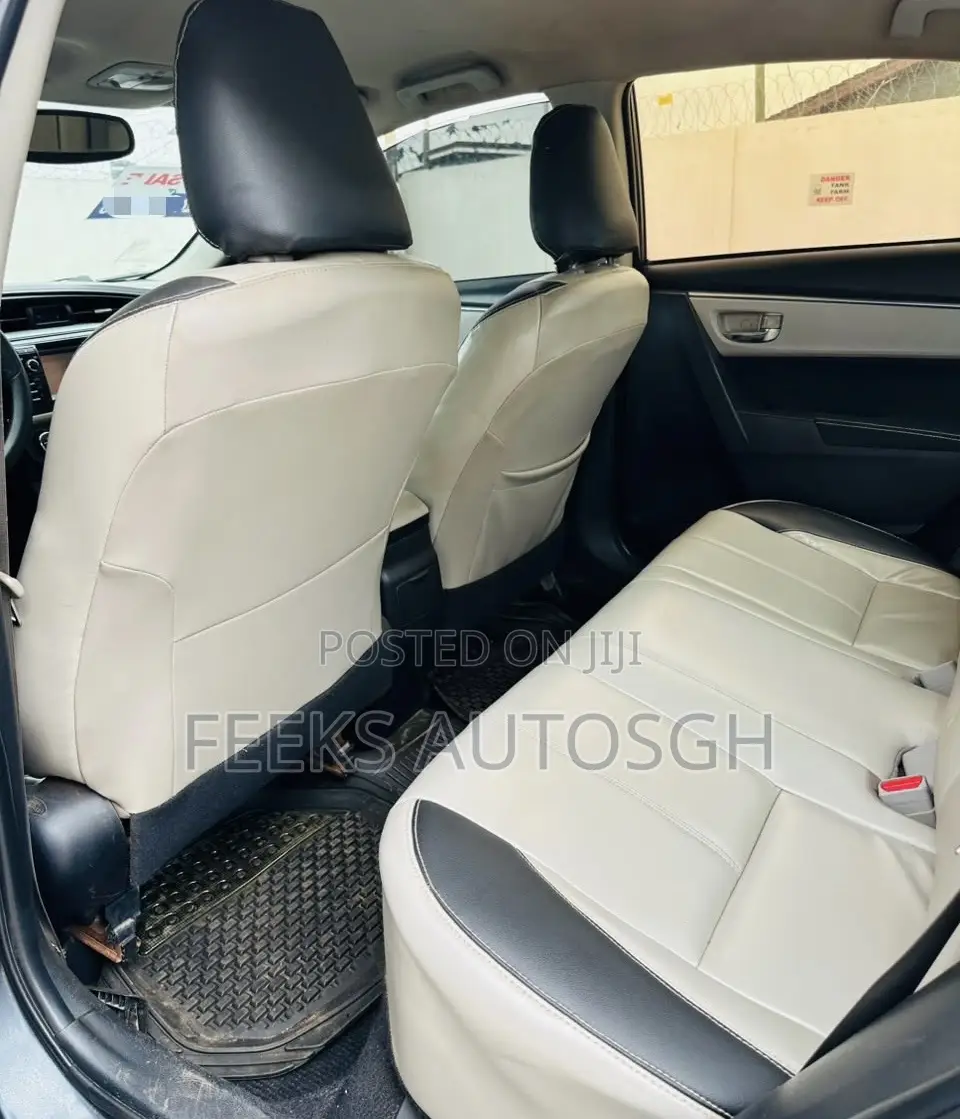 Toyota Corolla LE 4dr Sedan (1.8L 4cyl CVT) 2015 Gray