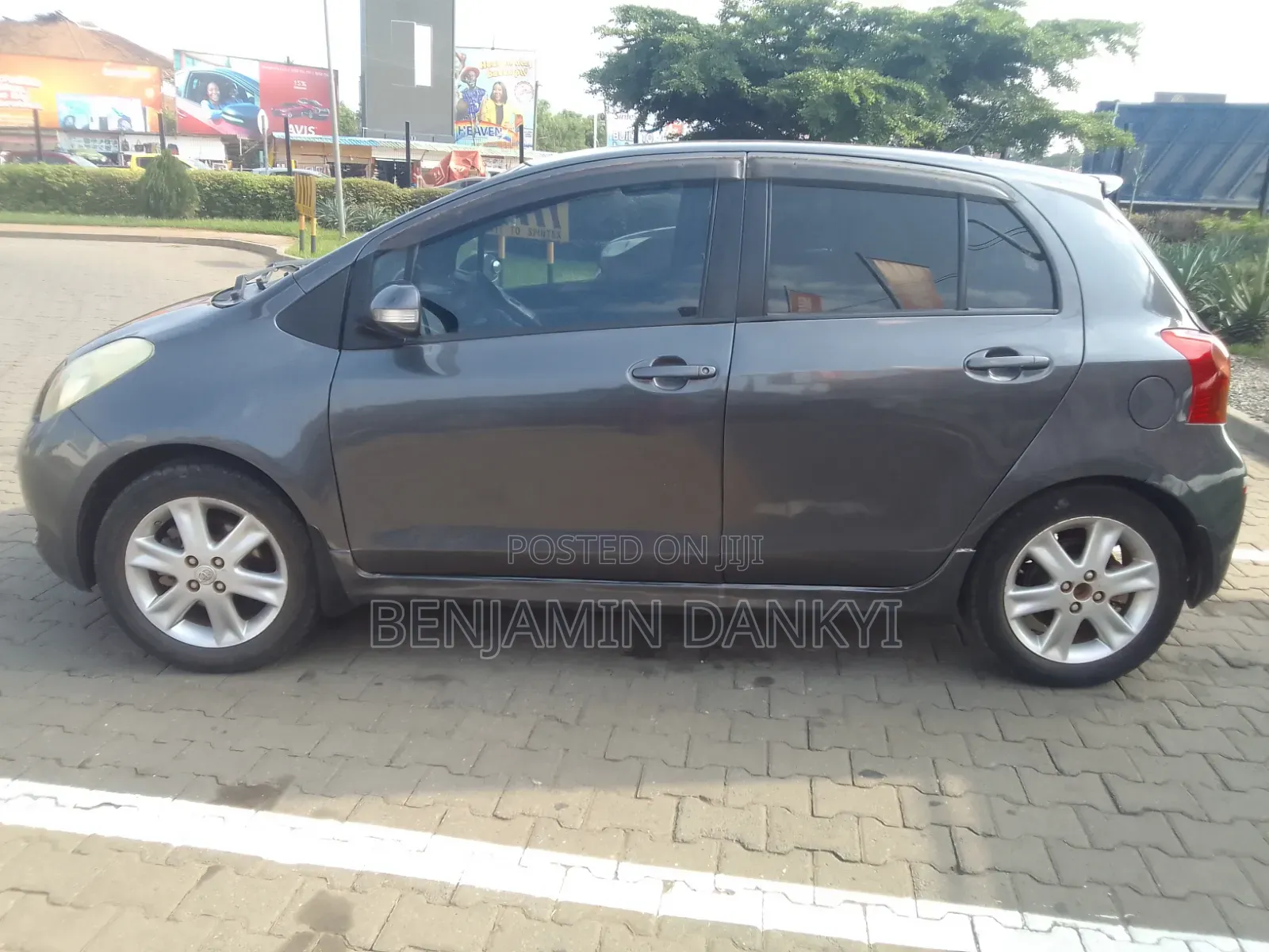 Toyota Vitz 2010 Black
