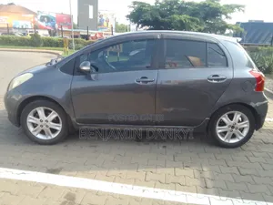 Toyota Vitz 2010 Black