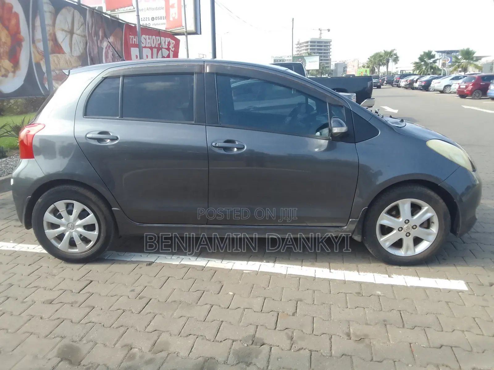 Toyota Vitz 2010 Black