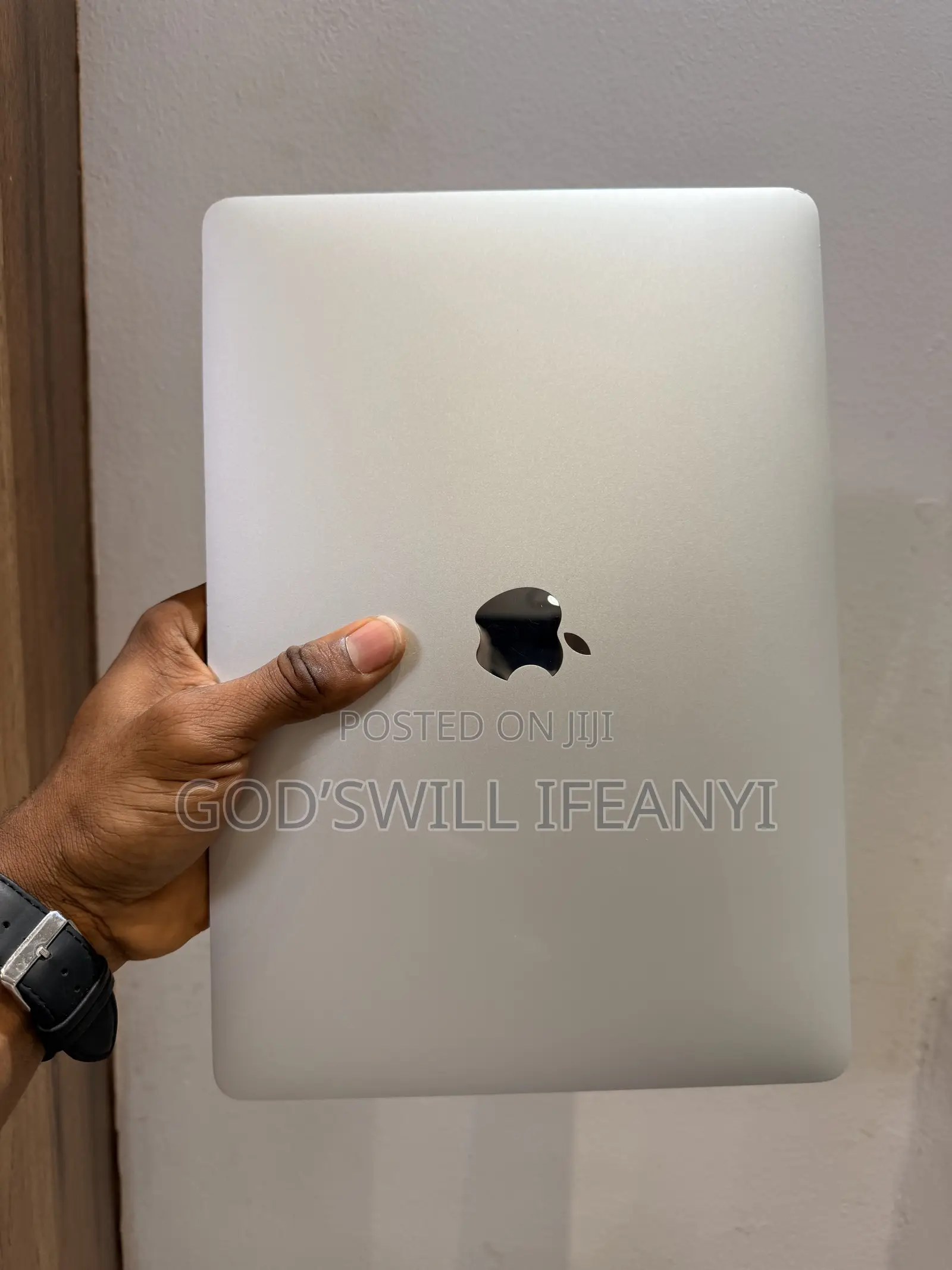 Laptop Apple MacBook Pro 2022 M2 8GB Apple M2 SSD 512GB