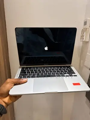 Laptop Apple MacBook Pro 2022 M2 8GB Apple M2 SSD 512GB