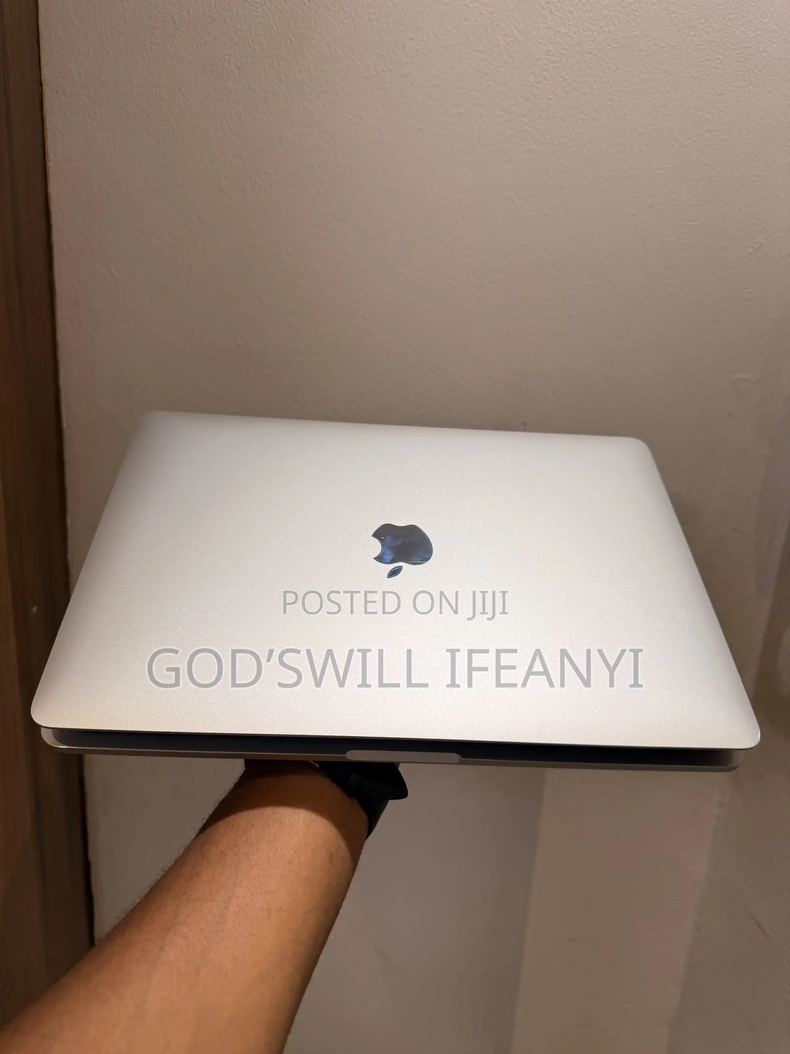 Laptop Apple MacBook Pro 2022 M2 8GB Apple M2 SSD 512GB