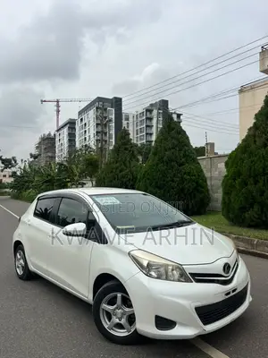 Toyota Vitz 1.3 FWD 5dr 2013 White