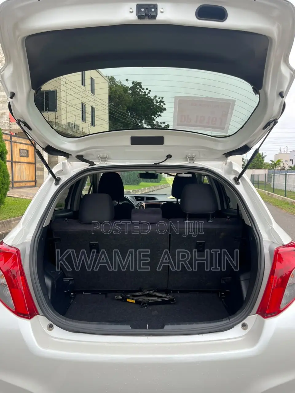 Toyota Vitz 1.3 FWD 5dr 2013 White
