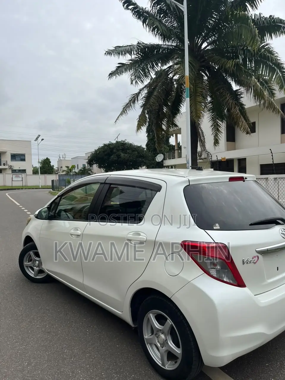 Toyota Vitz 1.3 FWD 5dr 2013 White