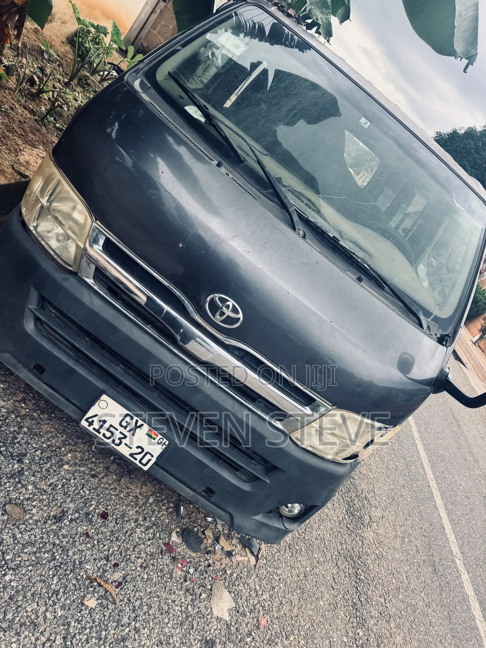 Toyota HiAce 2012 Black