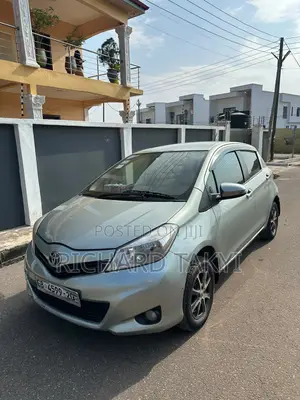 Toyota Vitz 1.0 FWD 5dr 2012 Gray