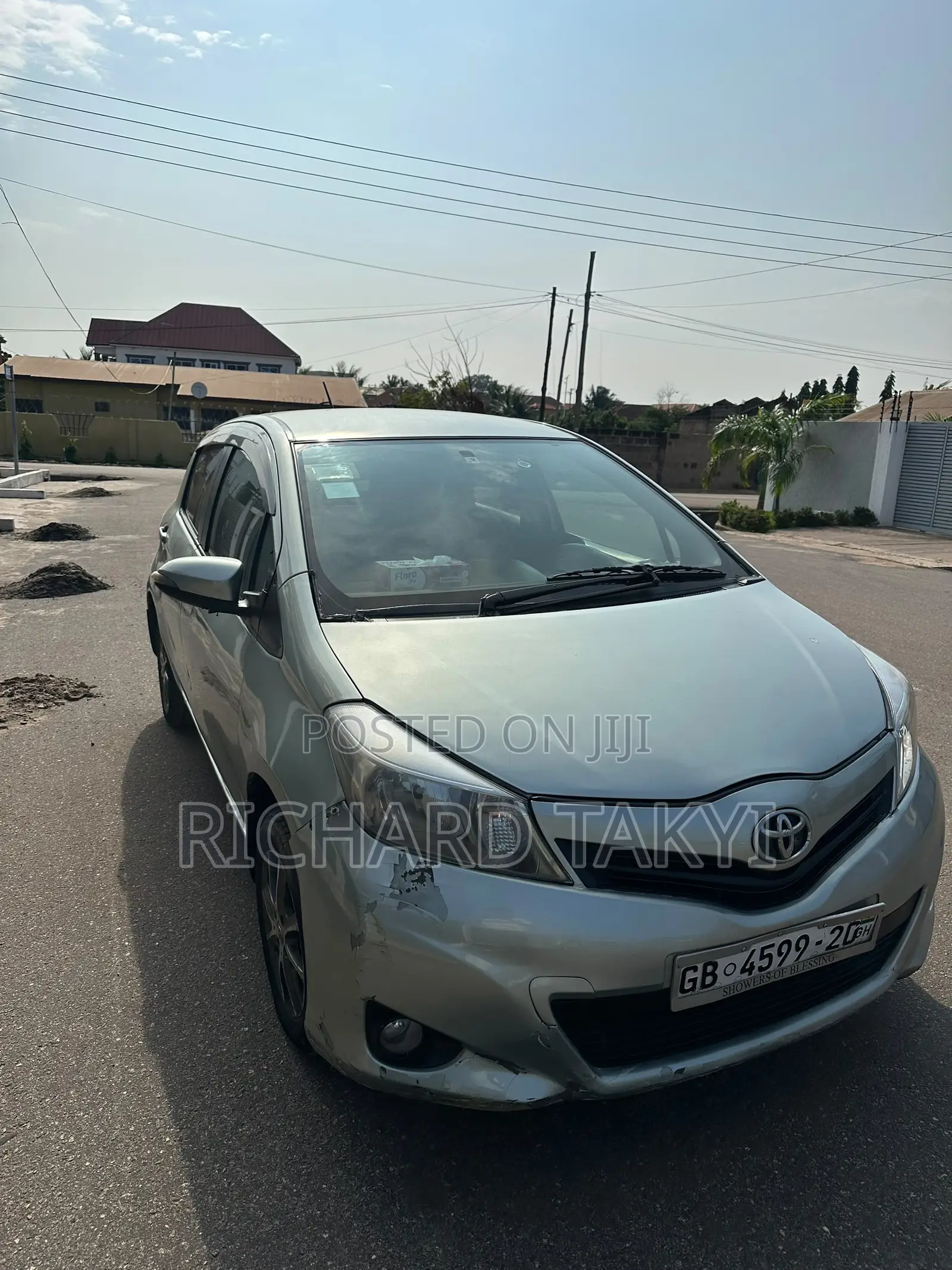 Toyota Vitz 1.0 FWD 5dr 2012 Gray