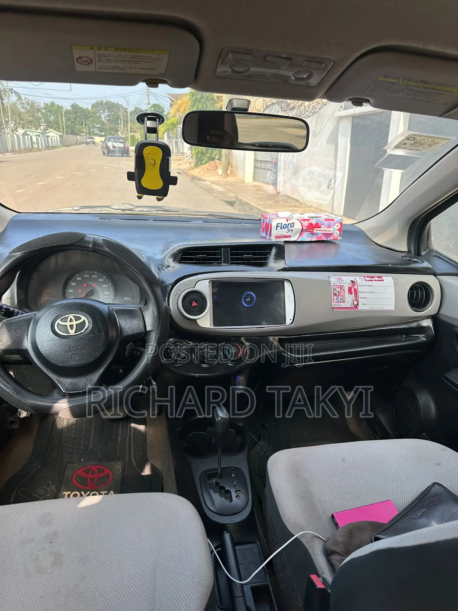 Toyota Vitz 1.0 FWD 5dr 2012 Gray