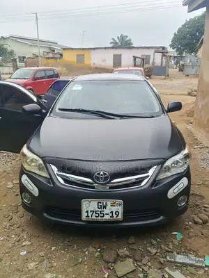 Toyota Corolla Base 4dr Sedan (1.8L 4cyl 5M) 2010 Gray
