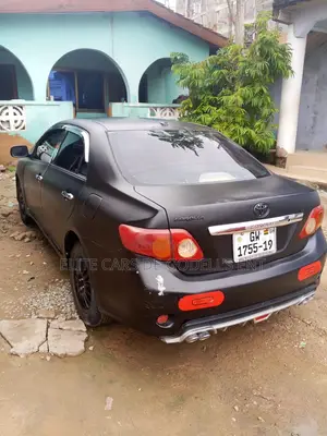 Toyota Corolla Base 4dr Sedan (1.8L 4cyl 5M) 2010 Gray