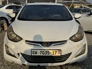 Hyundai Elantra SE Coupe FWD (1.8L 4cyl 6A) 2013 White