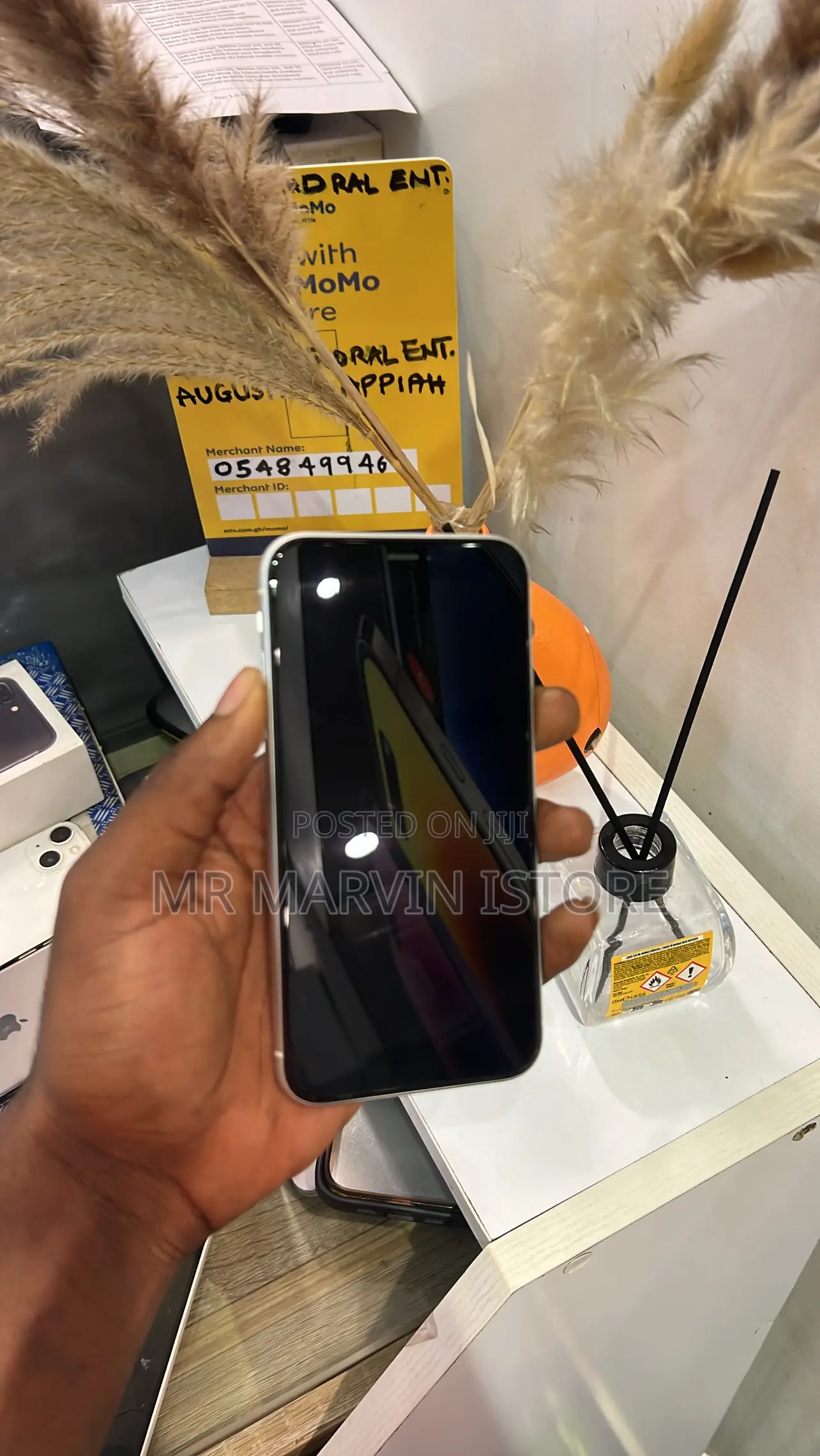 New Apple iPhone XR 64 GB White