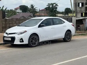 Toyota Corolla S 4dr Sedan (1.8L 4cyl CVT) 2015 White