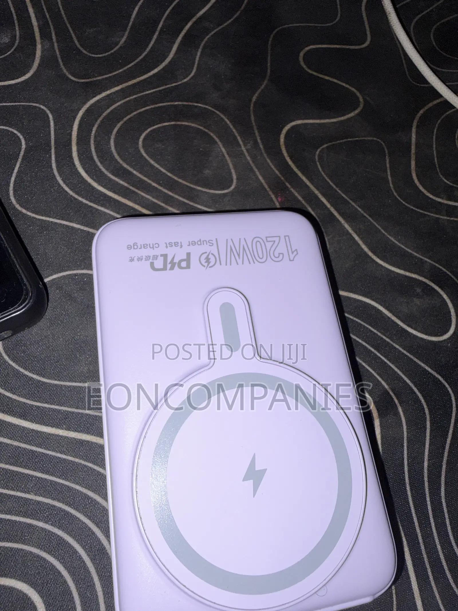 MagSafe-style Magnetic Wireless Charging