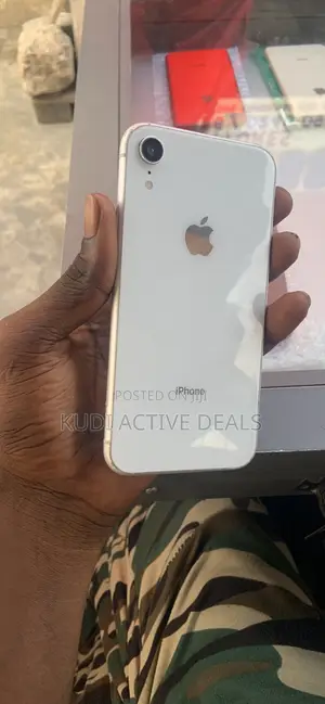 Apple iPhone XR 64 GB White