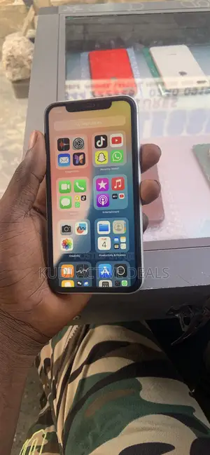 Apple iPhone XR 64 GB White