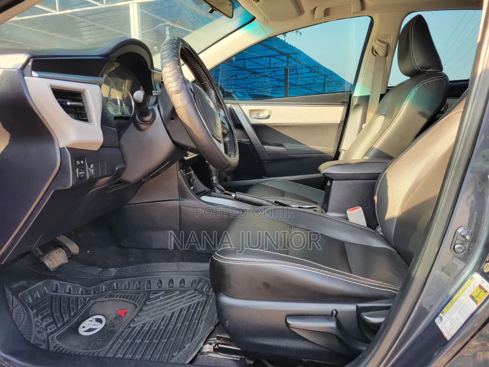 Toyota Corolla LE 4dr Sedan (1.8L 4cyl CVT) 2015