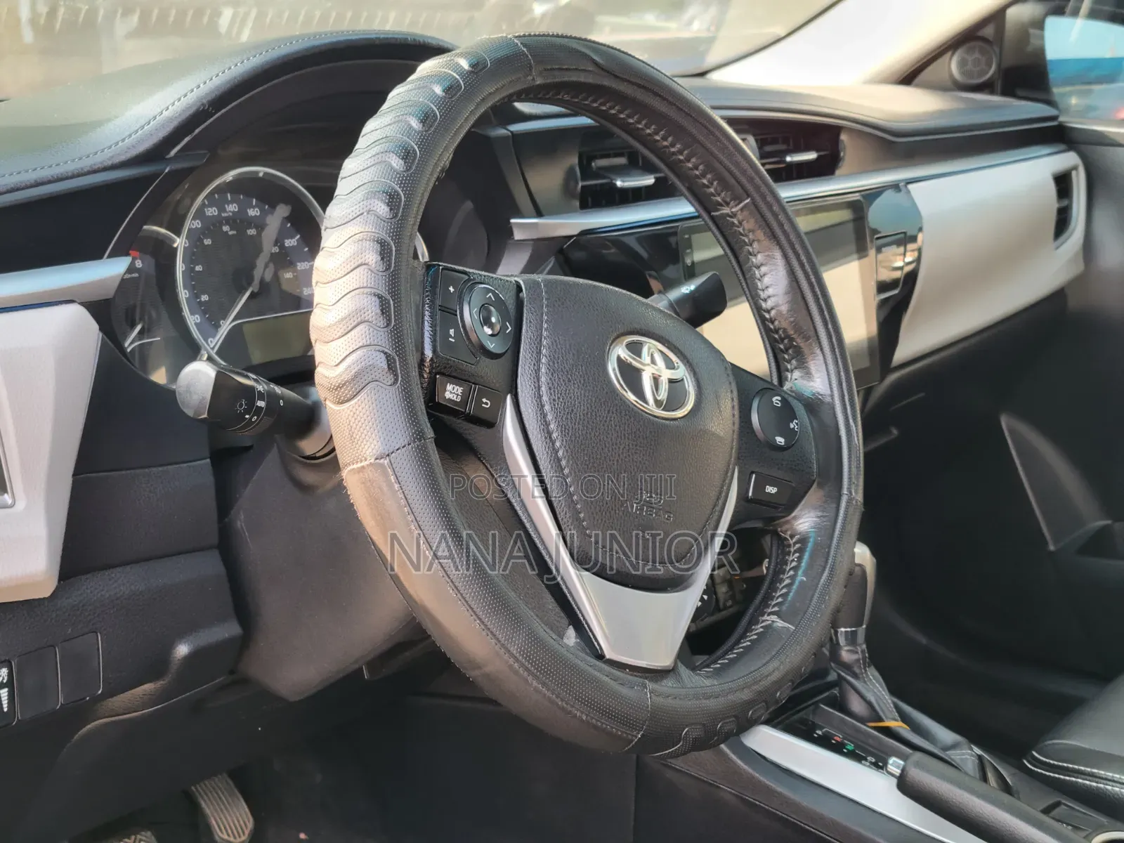 Toyota Corolla LE 4dr Sedan (1.8L 4cyl CVT) 2015