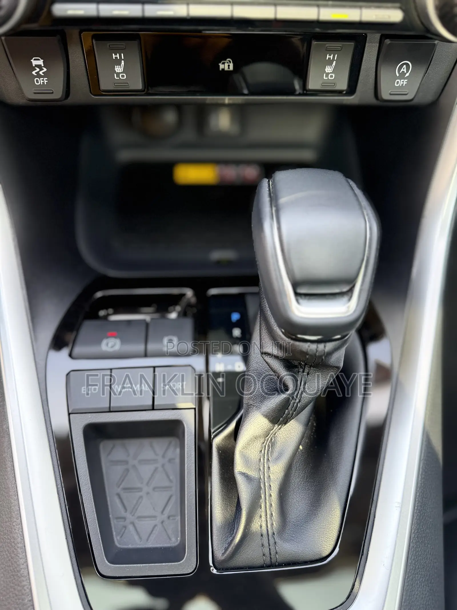 Toyota RAV4 XLE Premium 2025 White
