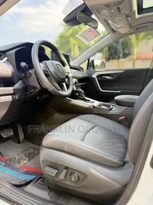 Toyota RAV4 XLE Premium 2025 White