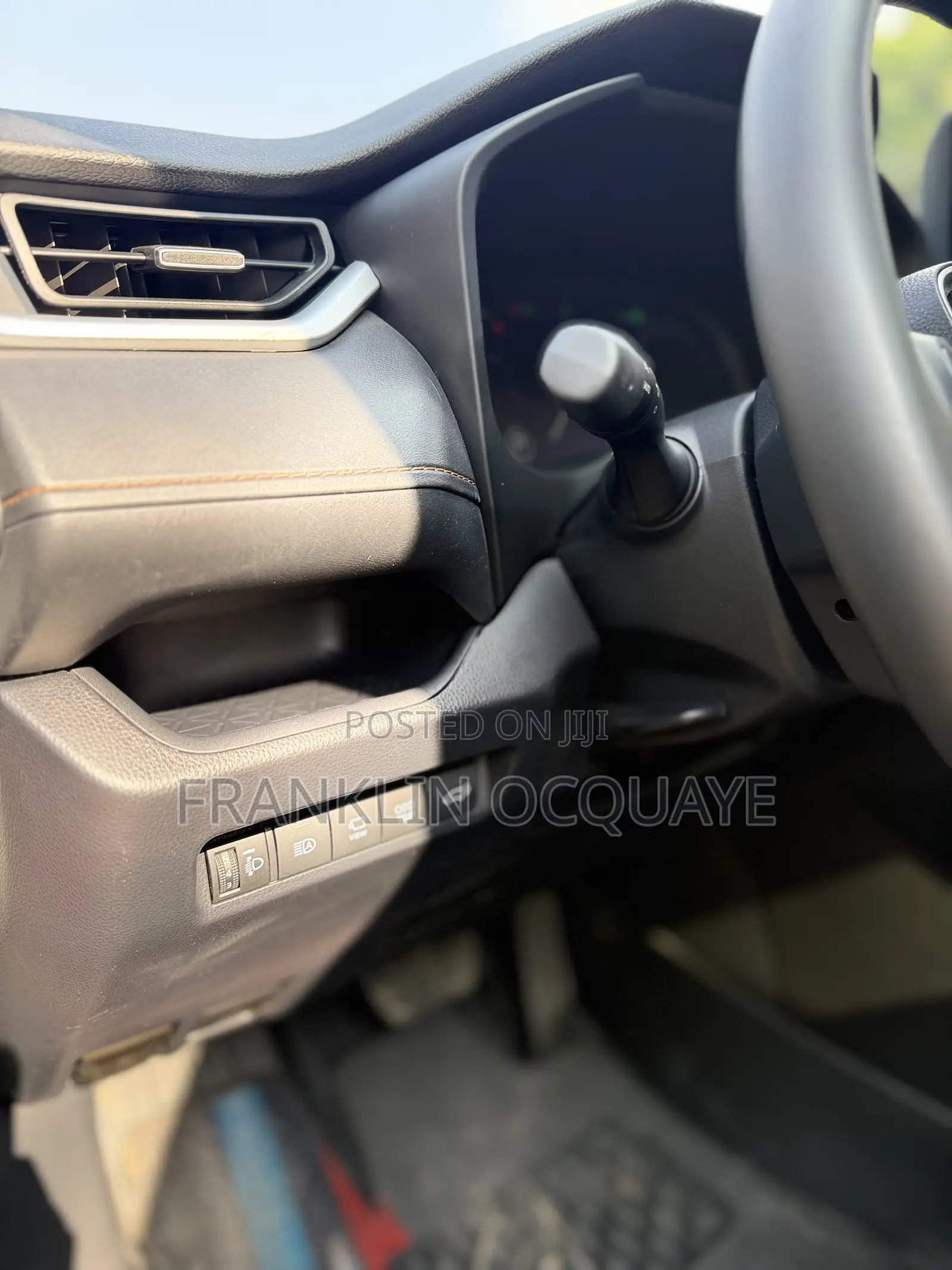 Toyota RAV4 XLE Premium 2025 White