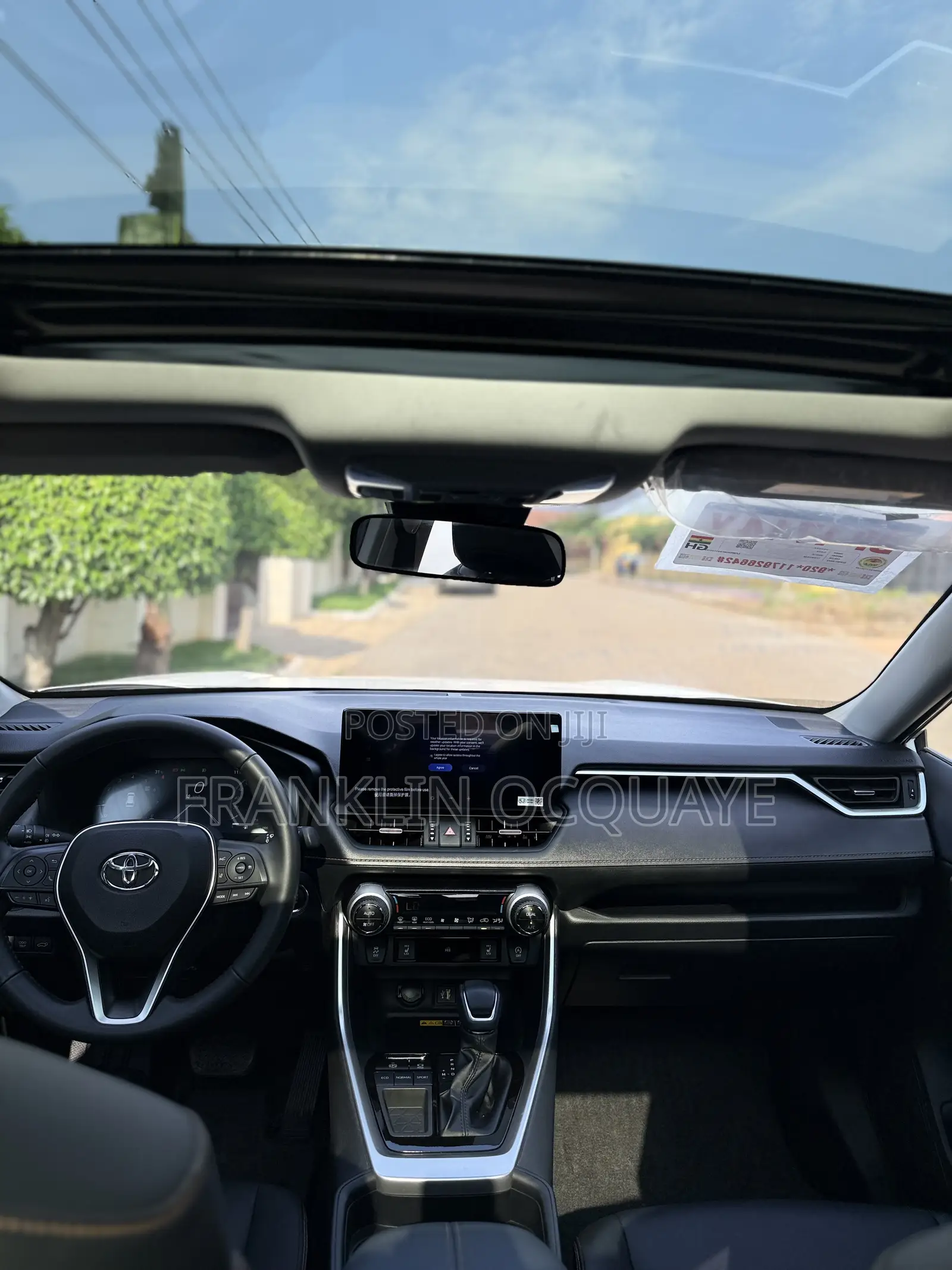 Toyota RAV4 XLE Premium 2025 White