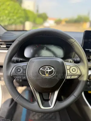 Toyota RAV4 XLE Premium 2025 White