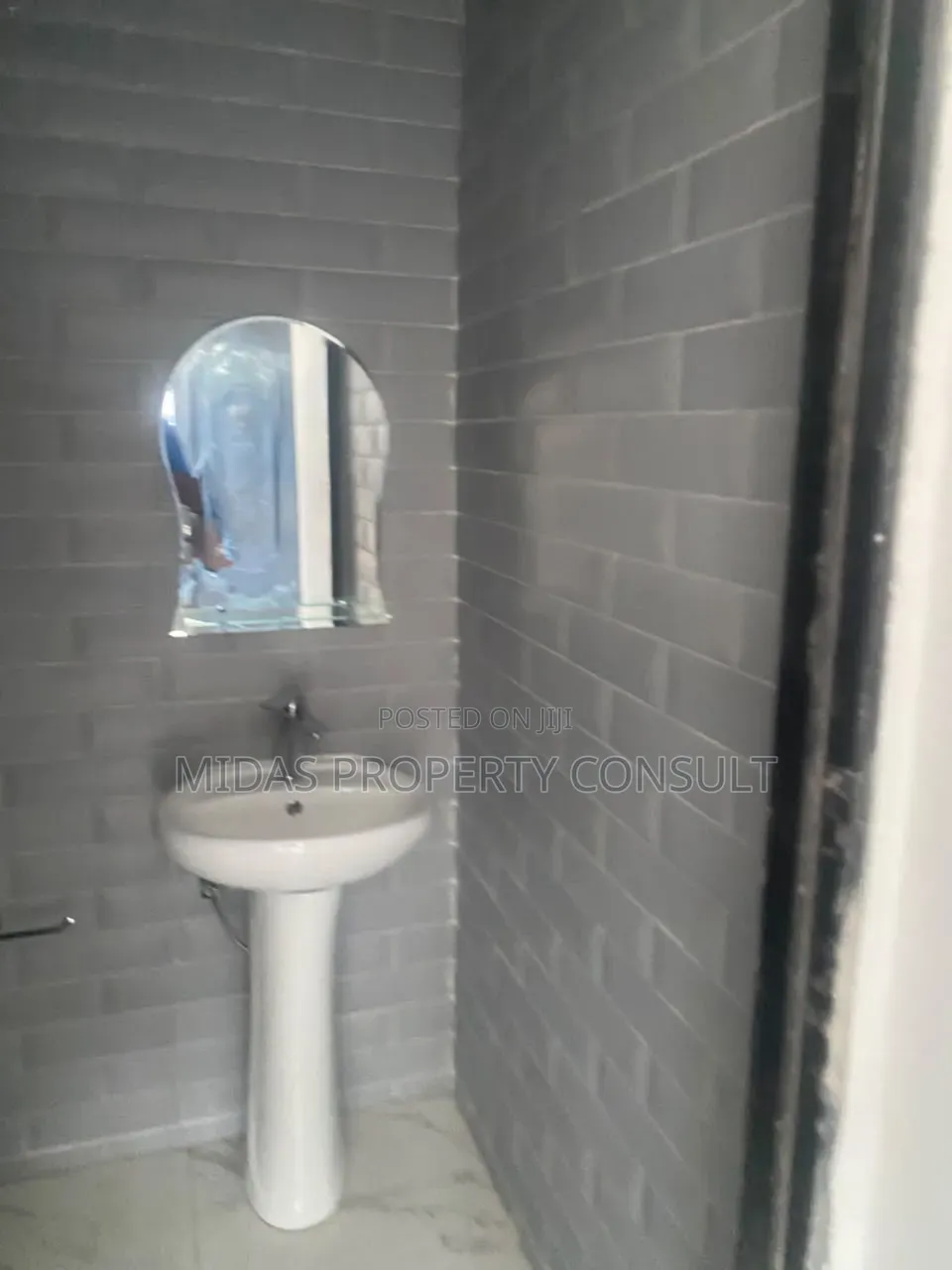 2bdrm House in Dzorwulu for rent