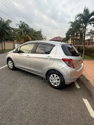 Toyota Vitz 1.3 FWD 5dr 2013 Silver
