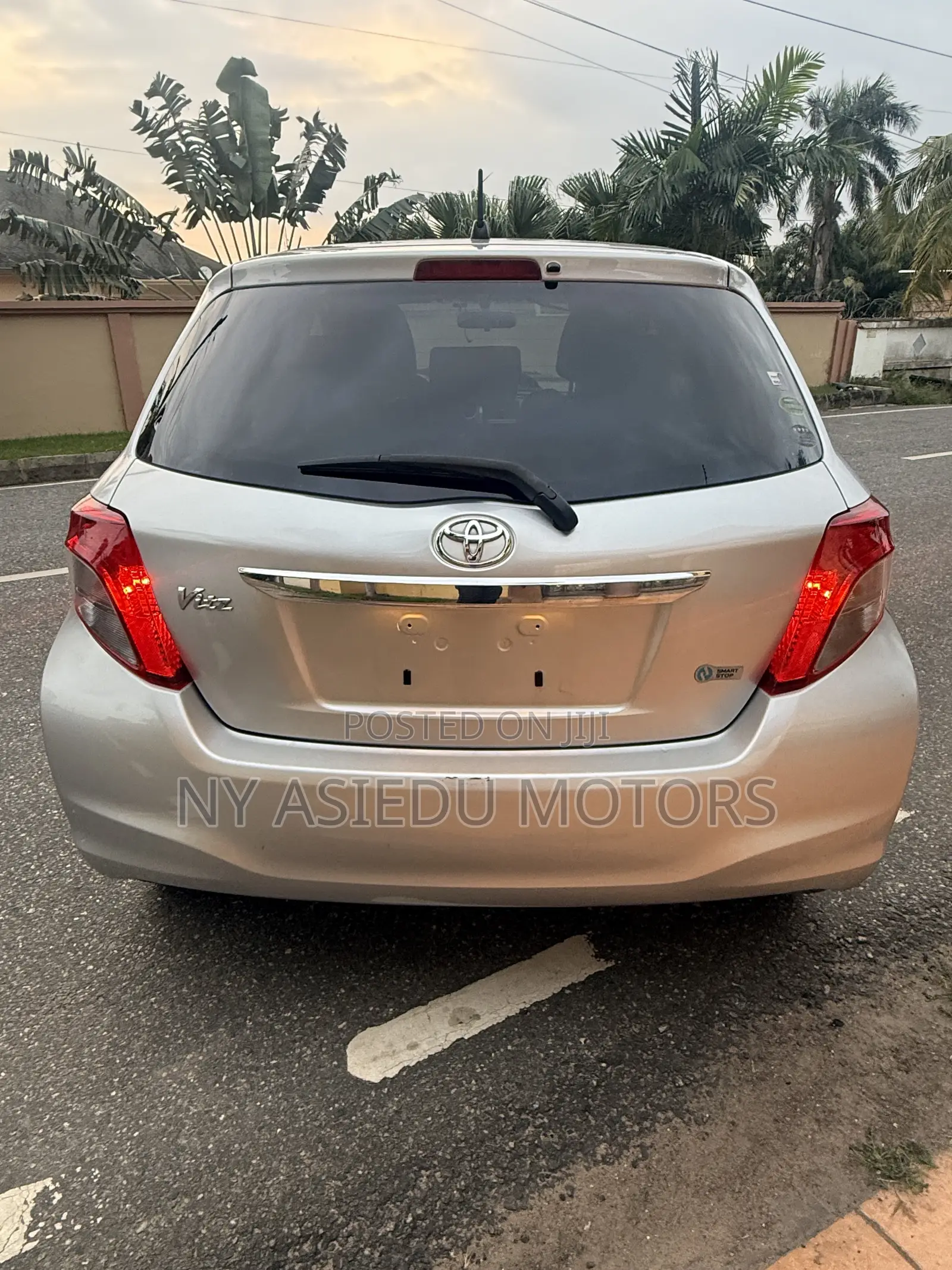 Toyota Vitz 1.3 FWD 5dr 2013 Silver