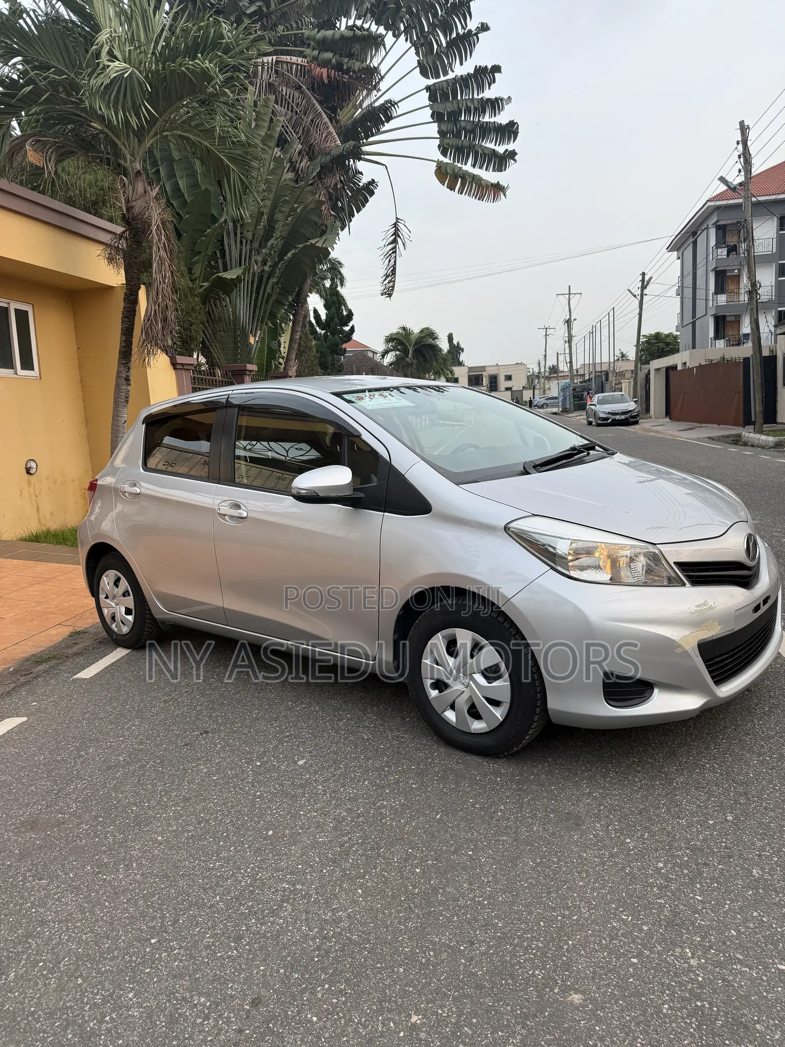 Toyota Vitz 1.3 FWD 5dr 2013 Silver