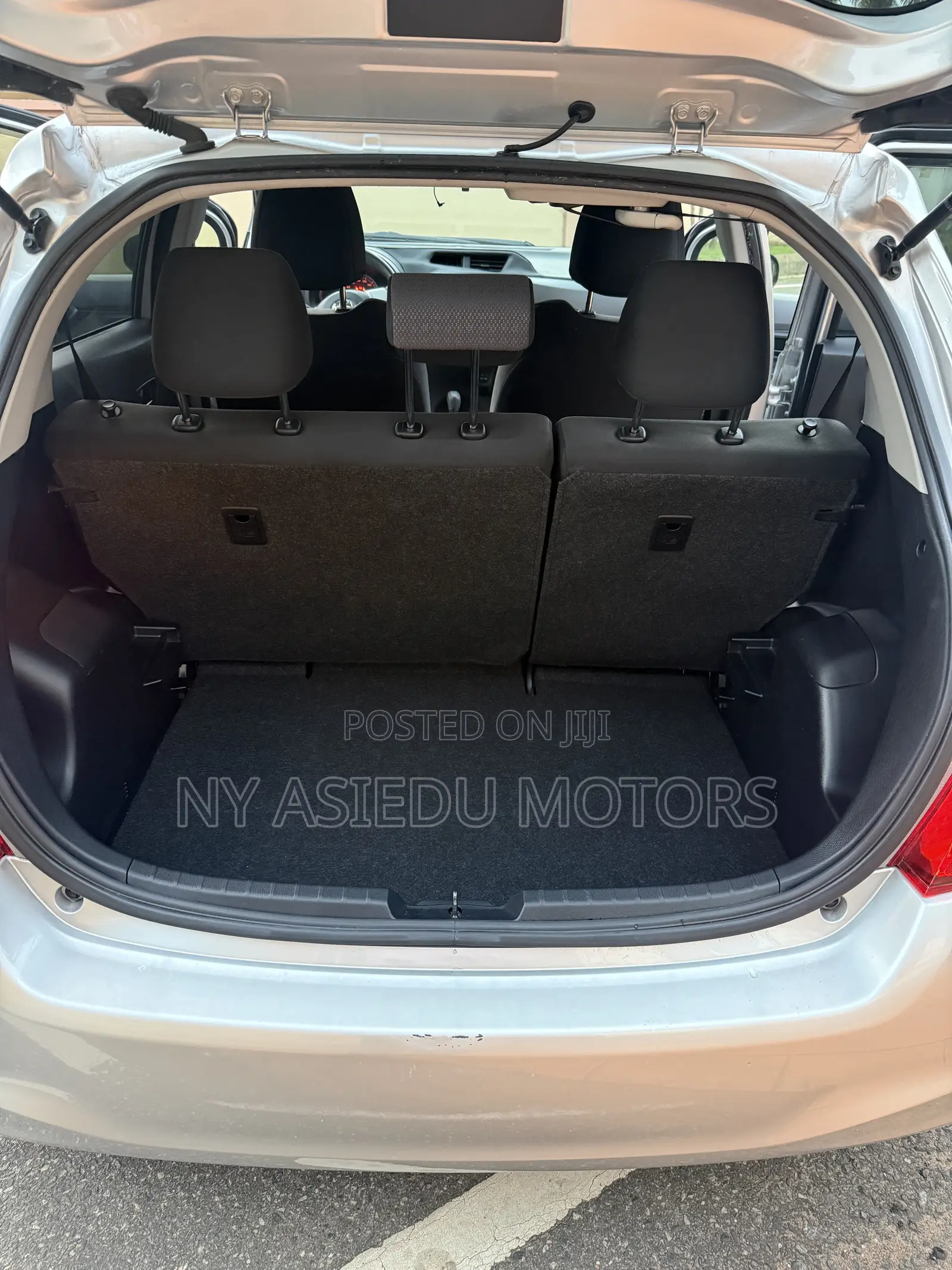 Toyota Vitz 1.3 FWD 5dr 2013 Silver