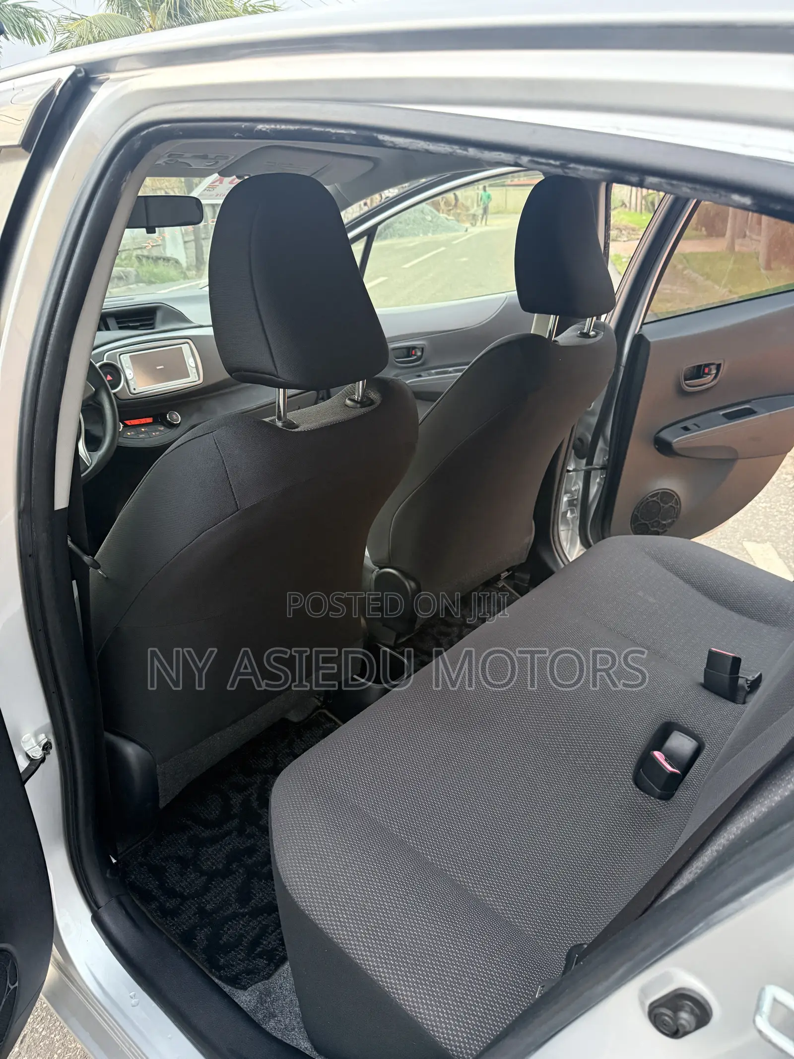 Toyota Vitz 1.3 FWD 5dr 2013 Silver