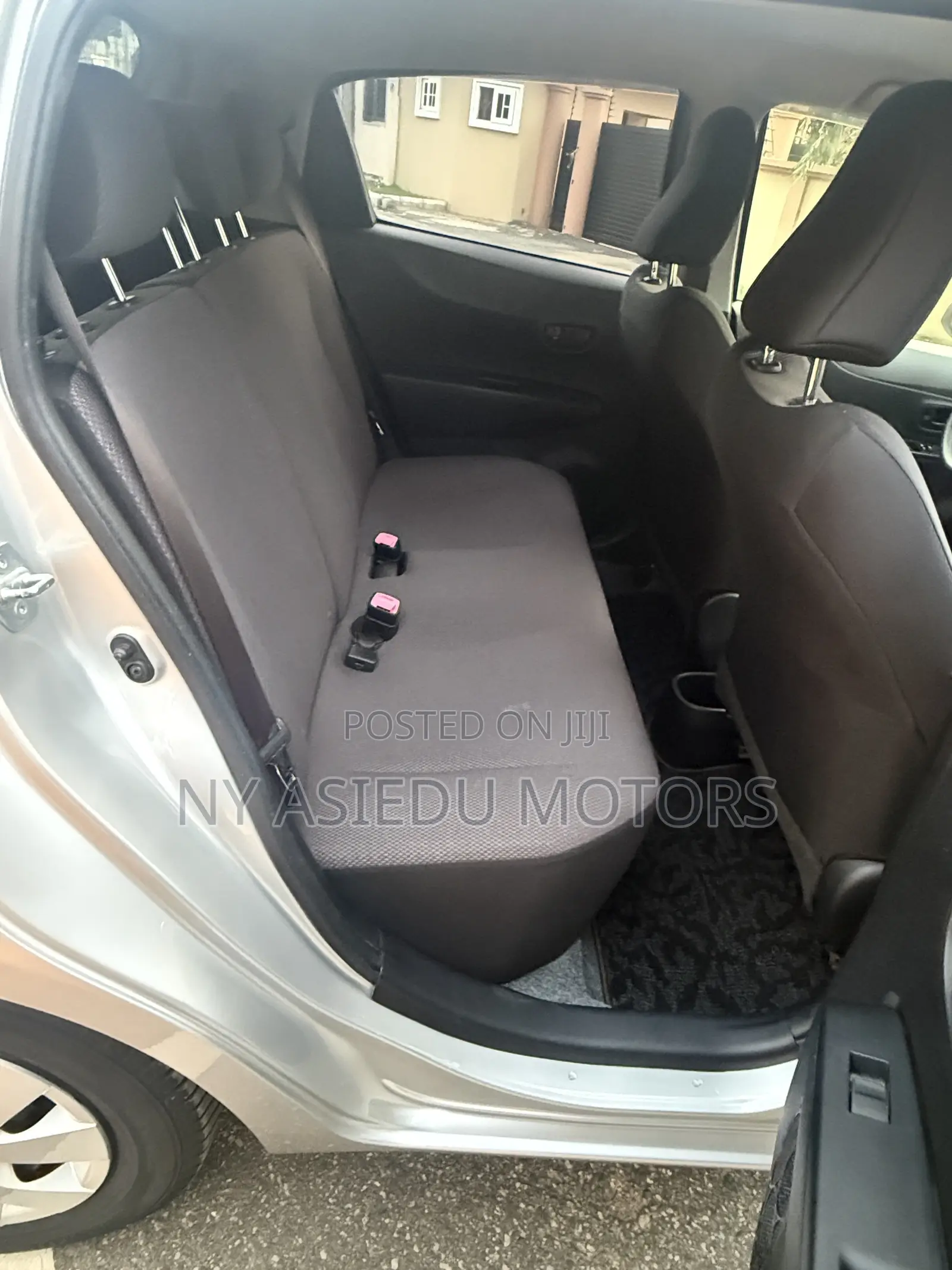 Toyota Vitz 1.3 FWD 5dr 2013 Silver