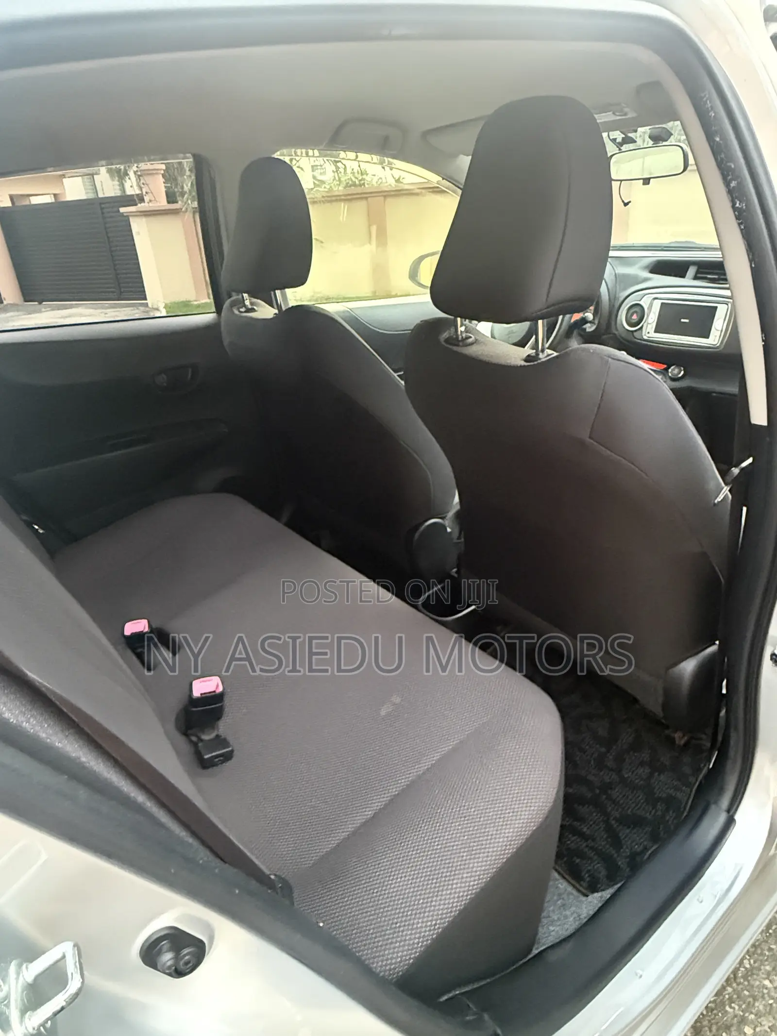 Toyota Vitz 1.3 FWD 5dr 2013 Silver
