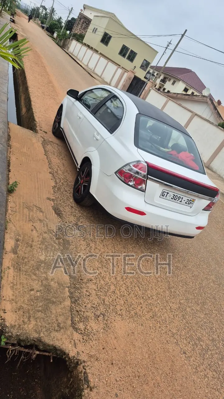 Chevrolet Aveo 1.5 Sedan T250 2011 White