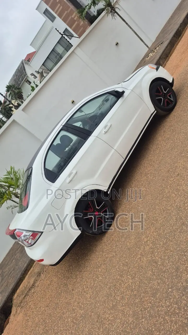 Chevrolet Aveo 1.5 Sedan T250 2011 White