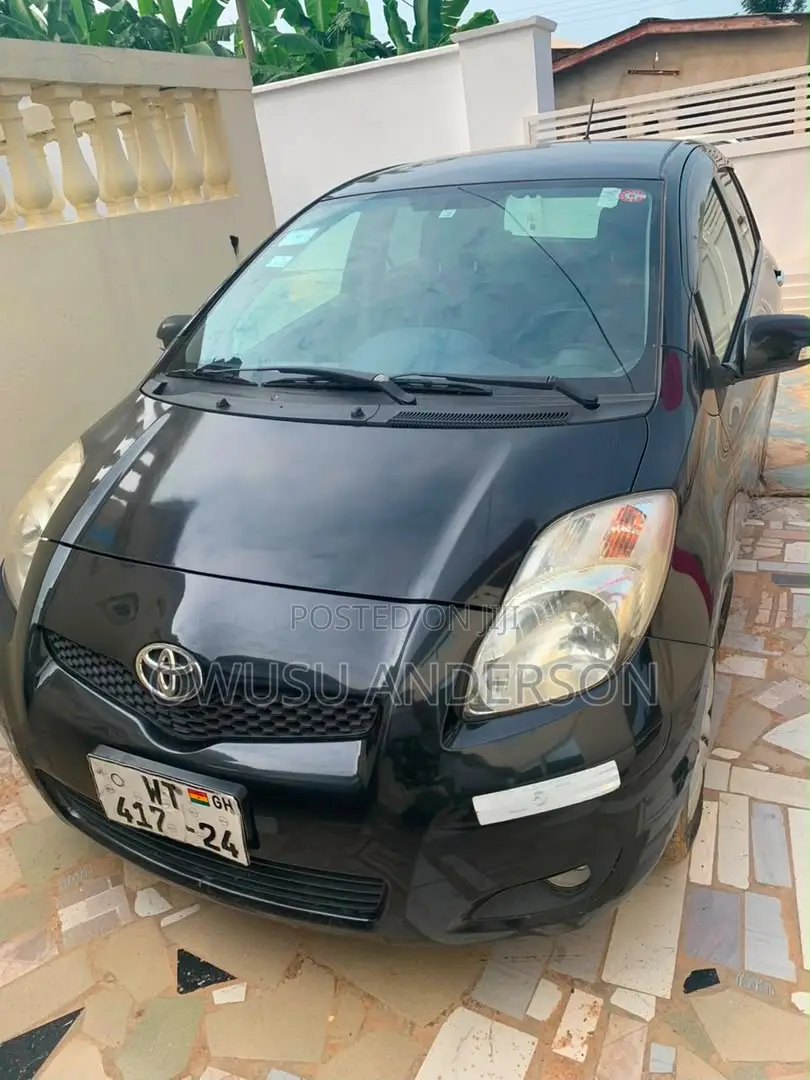 Toyota Vitz 2010 Black