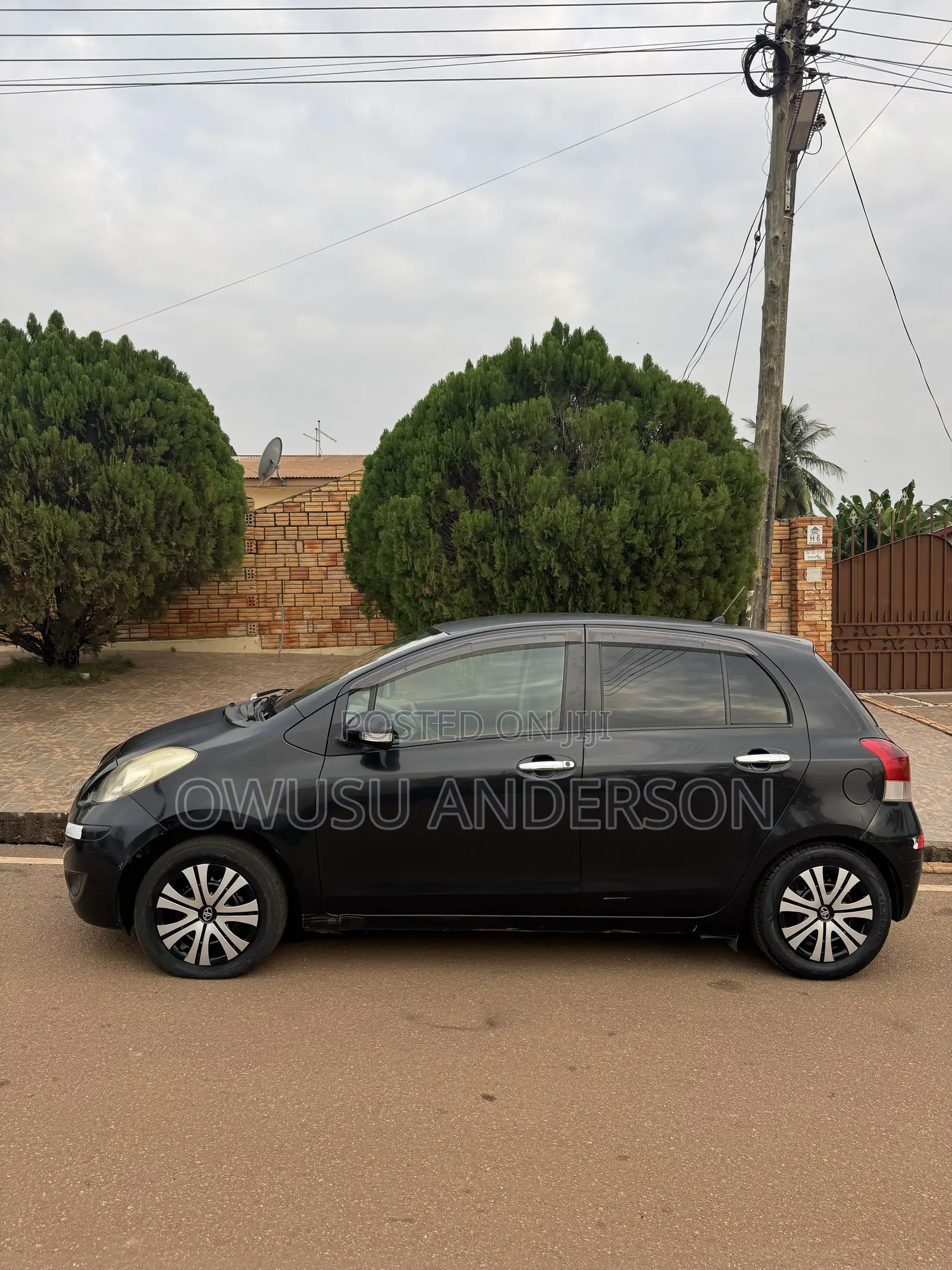 Toyota Vitz 2010 Black