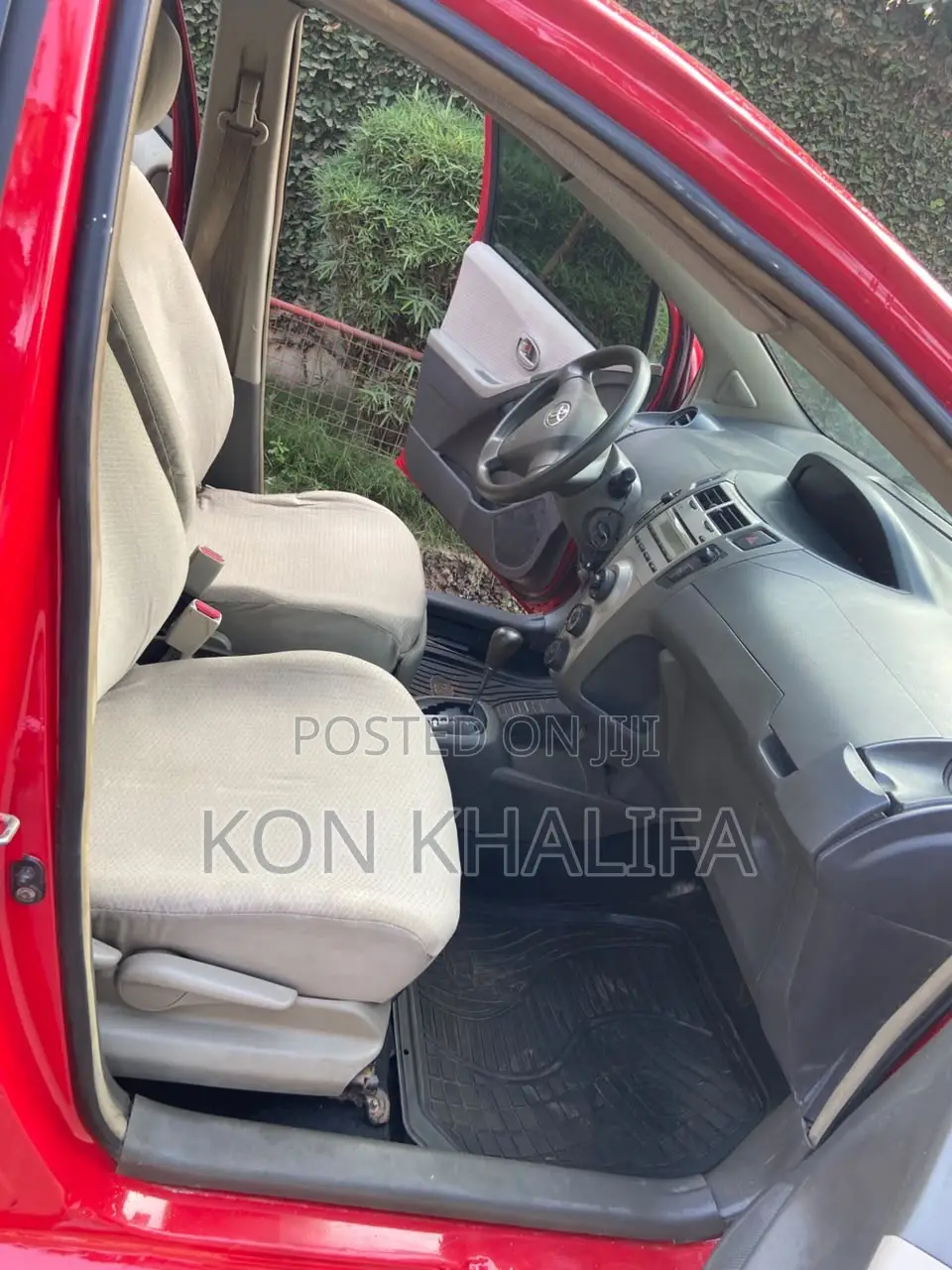 Toyota Vitz 1.3 FWD 5dr 2010 Red